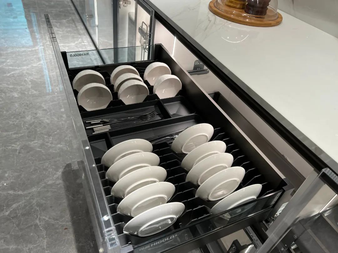 一體化抽屜拉籃，適合碗筷餐具收納