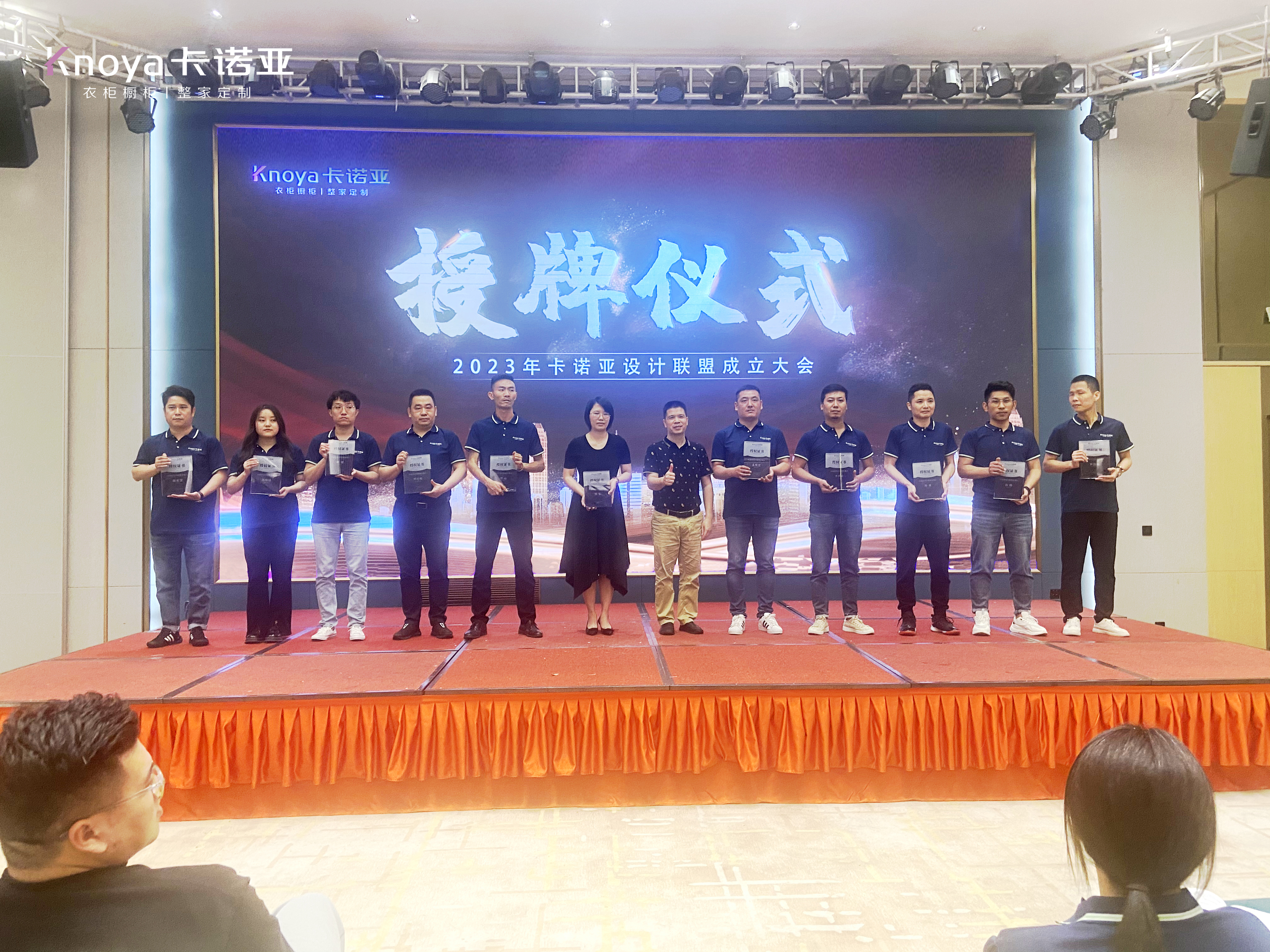 91香蕉污视频董事兼副總裁賴永精為會員授牌